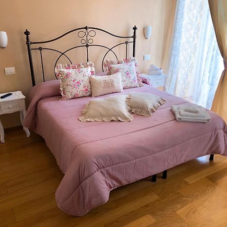 Affittacamere In Piazzetta Sarzana Ngoại thất bức ảnh